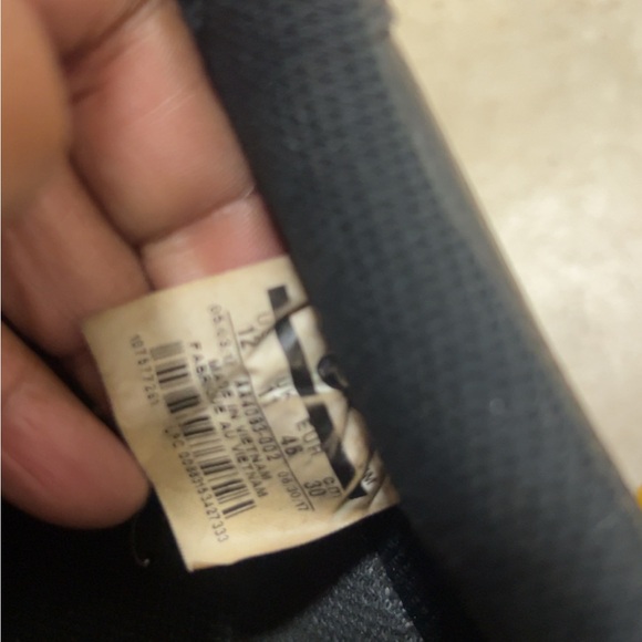 Nike Black Sneakers with Yellow Accents - Picture 6 of 6